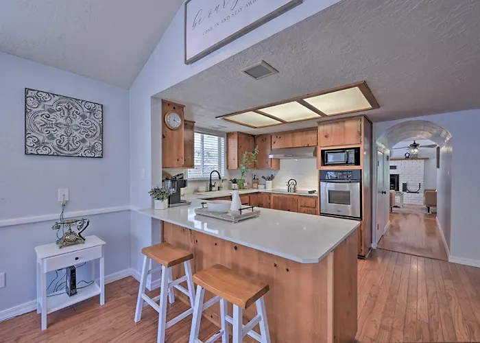 Whispering Pines Home: Fire Pit, Near Scenic Hikes *