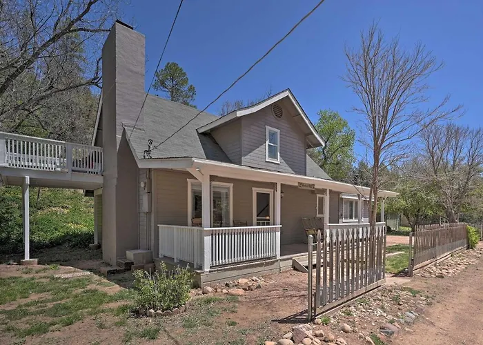 Vakantiehuis Whispering Pines Home: Fire Pit, Near Scenic Hikes